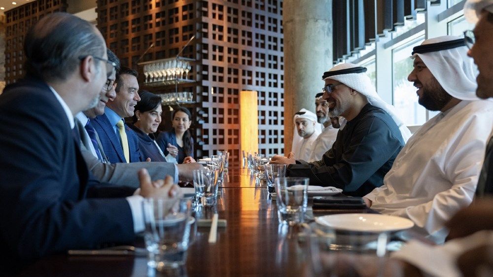 خالد بن محمد بن زايد ورئيس الإكوادور يبحثان تعزيز العلاقات الثنائية
