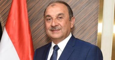 وزير قطاع الأعمال العام يهنئ العاملين بالمصانع والشركات التابعة للوزارة بمناسبة عيد العمال