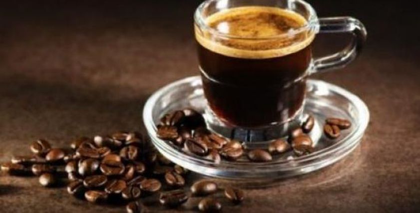 فنجان القهوة الصباحي يطيل العمر ويحمي القلب.. دراسة تحذر من تناوله بعد الظهر