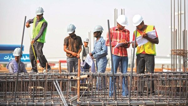 الإمارات تحتفي باليوم العالمي للعمال