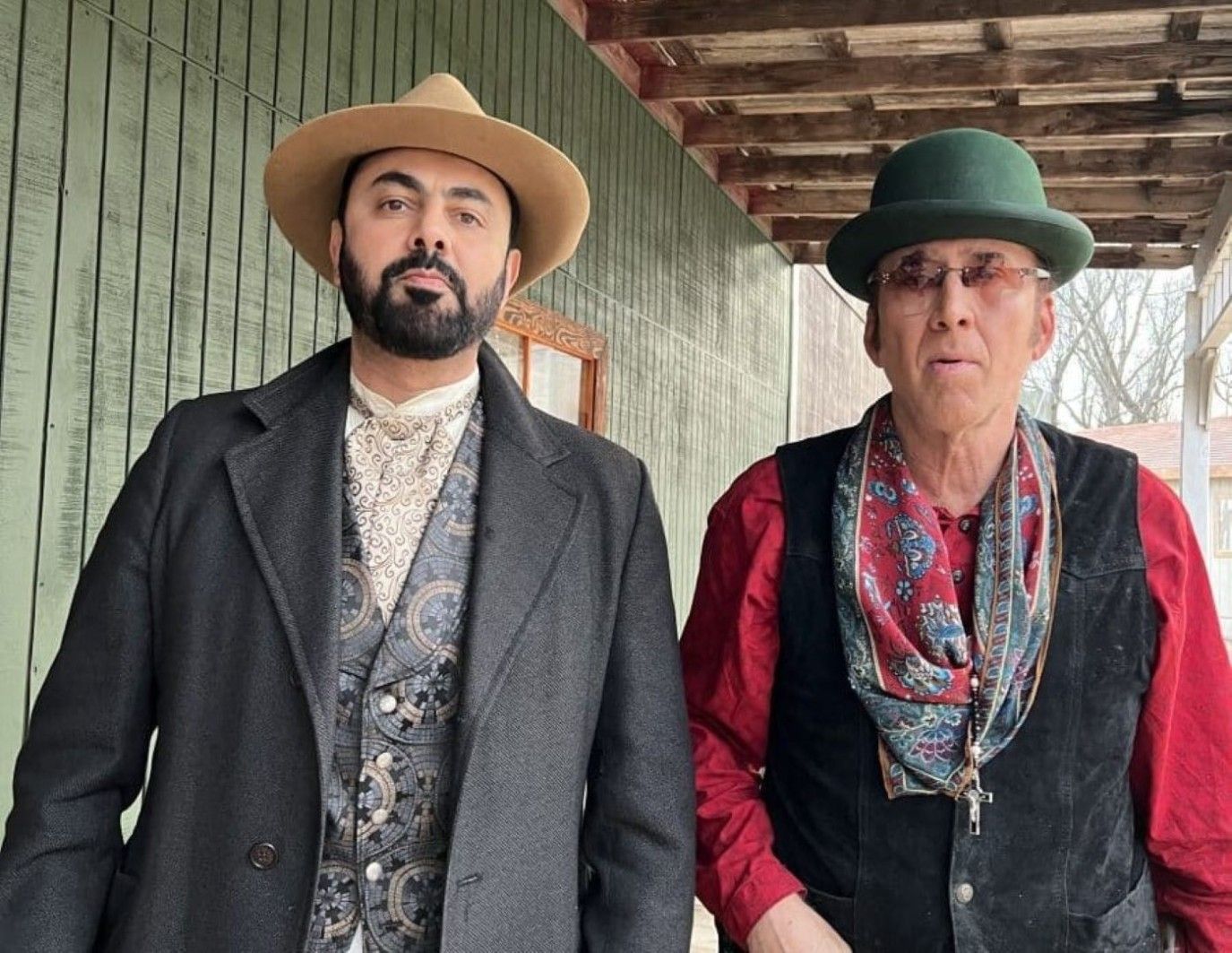 مشاهد تبادل لإطلاق النار تجمع محمد كريم مع نيكولاس كيدج وستيفن دورف في The Gunslingers