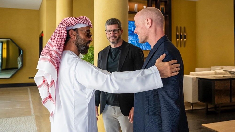 طحنون بن زايد يلتقي تيم فيريس ونافال رافيكانت