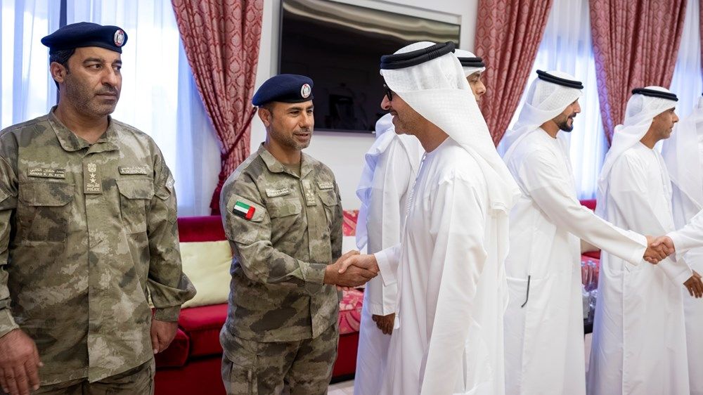 هزاع بن زايد يلتقي أعيان وأهالي سويحان وناهل في مجلس سويحان بمنطقة العين