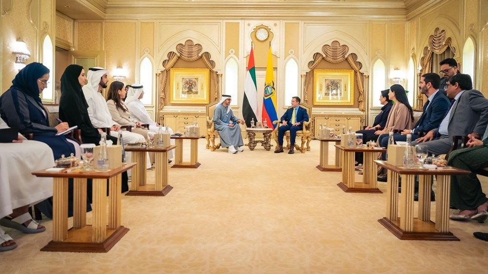 عبدالله بن زايد ورئيس الإكوادور يبحثان تعزيز علاقات التعاون بين البلدين
