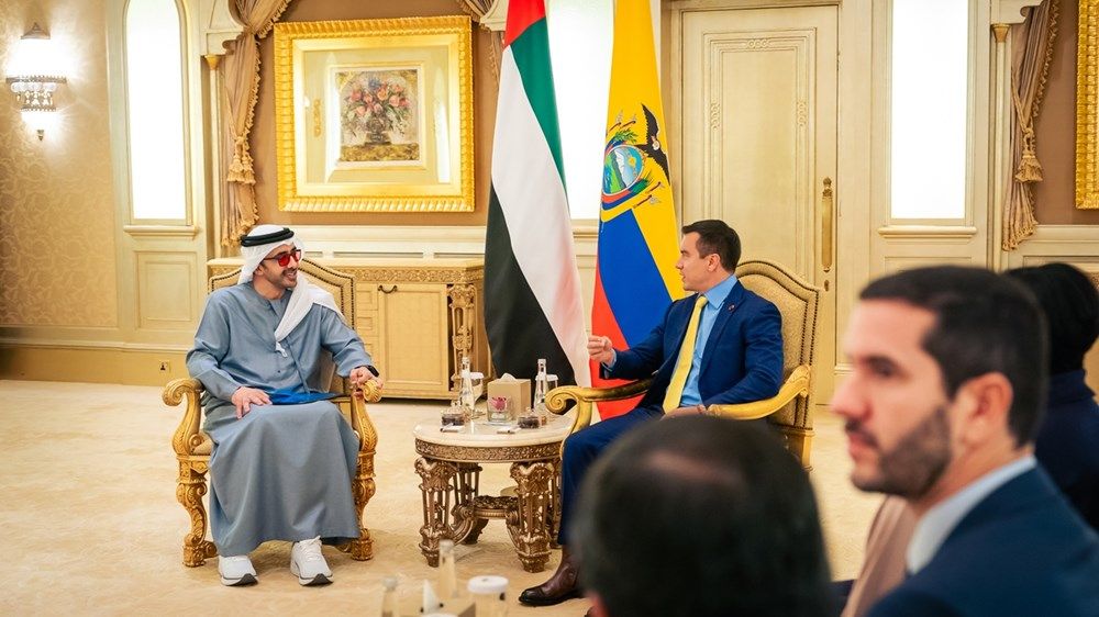 عبدالله بن زايد ورئيس الإكوادور يبحثان تعزيز علاقات التعاون بين البلدين