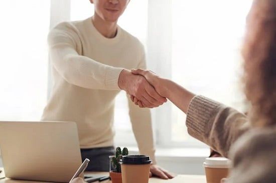 طالع الأبراج: 5 أبراج تتعامل بود ودبلوماسية مع الإكس.. بينسوا الخلافات بسهولة