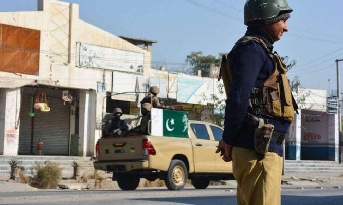 الجيش الباكستاني يعلن أنه بحث مع الهند انتهاكات لوقف النار في كشمير