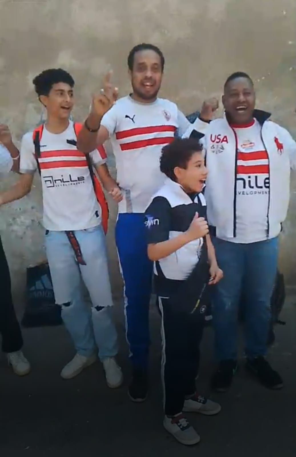 جماهير الزمالك تستعد للسفر إلى الاٍسكندرية لدعم الفريق أمام المصرى.. صور