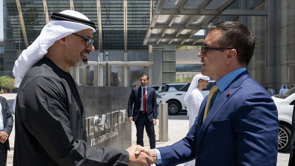 خالد بن محمد بن زايد ورئيس الإكوادور يبحثان تعزيز العلاقات الثنائية