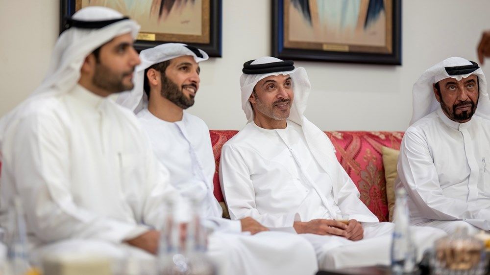 هزاع بن زايد يلتقي أعيان وأهالي سويحان وناهل في مجلس سويحان بمنطقة العين
