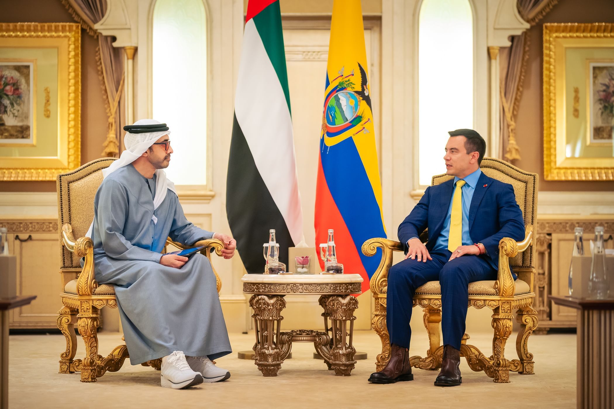 الامارات | عبدالله بن زايد ورئيس الإكوادور يبحثان تعزيز علاقات التعاون بين البلدين