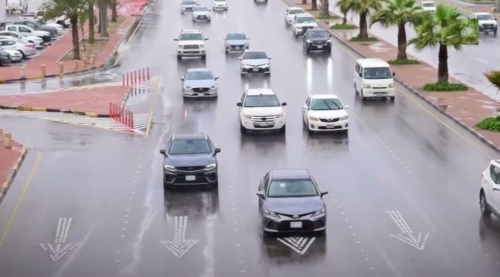 "الأرصاد" ينبه من هطول أمطار غزيرة ورياح شديدة على عسير