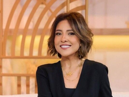 مي كساب تغني مع ابنتها فريدة بمقطع فيديو عفوي.. وصوت الطفلة يخطف القلوب