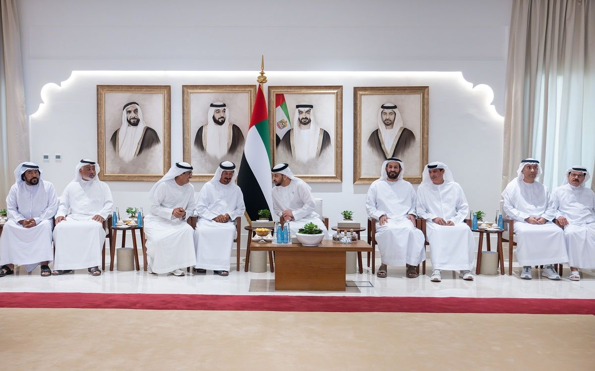 الامارات | حمدان بن زايد يزور جزيرة دلما ويلتقي المواطنين