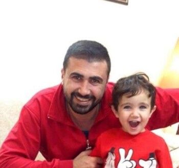 عائلته بعيدة جداً عن الأضواء.. إليكم أجمل صور خالد القيش مع زوجته وأولاده