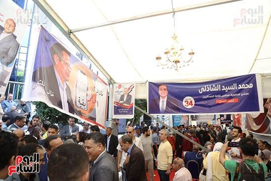 لافتات المرشحين تزين عبد الخالق ثروت.. توافد الصحفيين للمشاركة فى الانتخابات.. صور