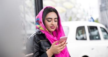 تكنولوجيا: شاشات الذكاء الاصطناعي التفاعلية تغيّر مستقبل التواصل الرقمي