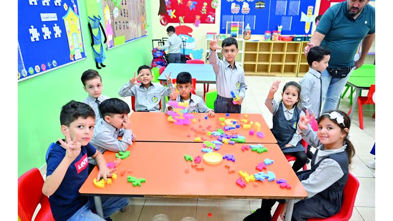 الامارات | مدارس تلجأ إلى «الصفوف المختلطة» لمواجهة الفصول «الدوارة» ونقص المعلمين