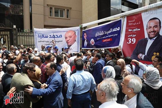 توافد نجوم الصحافة للتسجيل بالجمعية العمومية ومد التسجيل حتى الساعة الثانية
