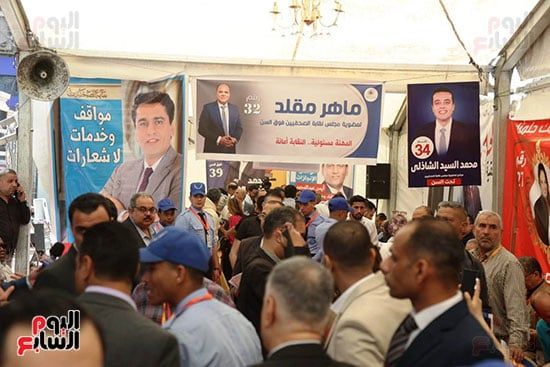 لافتات المرشحين تزين عبد الخالق ثروت.. توافد الصحفيين للمشاركة فى الانتخابات.. صور