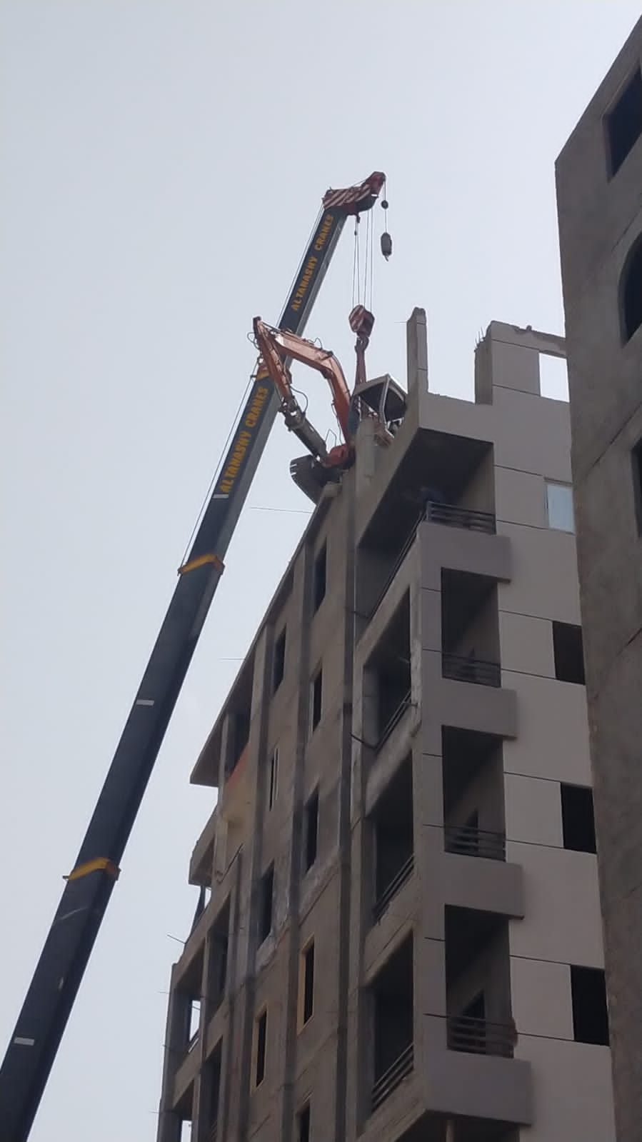 محافظ القاهرة: إزالة 36 طابقا مخالفا بالمقطم.. فيديو