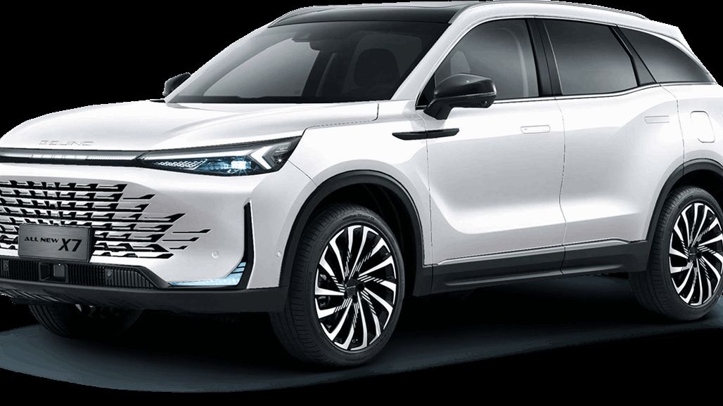 "ماكينة" يستعرض سيارة BAIC X7 مع مصطفى ويسي