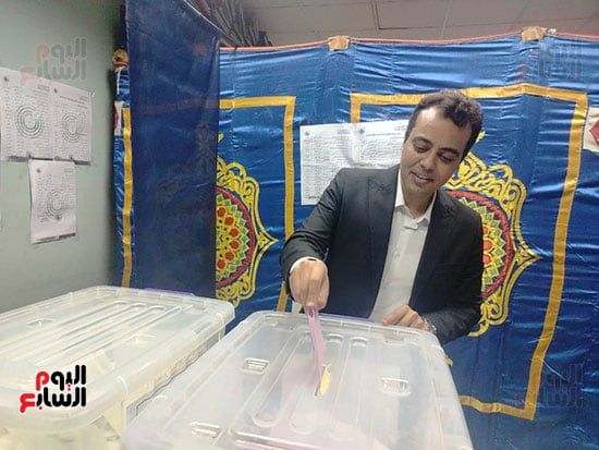 الزميل محمد السيد الشاذلى يدلى بصوته في انتخابات نقابة الصحفيين.. صور