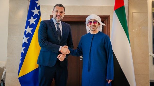 عبدالله بن زايد يستقبل وزير خارجية البوسنة والهرسك