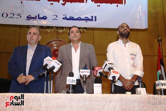 الجمعية العمومية للصحفيين تقف دقيقة حدادا على شهداء الصحافة الفلسطينية.. صور