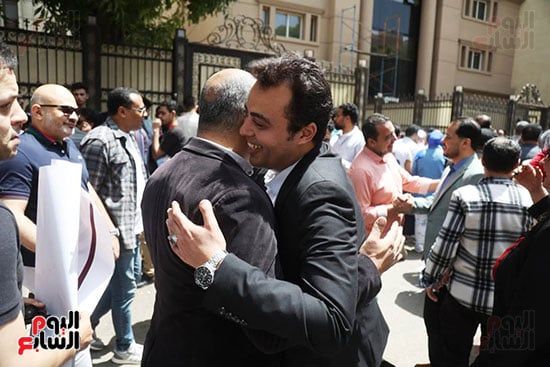 توافد نجوم الصحافة للتسجيل بالجمعية العمومية ومد التسجيل حتى الساعة الثانية