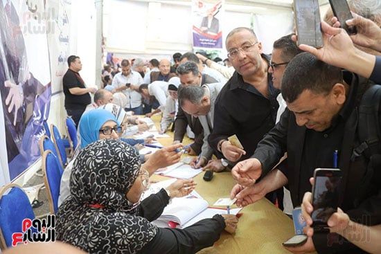 استمرار توافد أعضاء الجمعية العمومية للمشاركة فى انتخابات نقابة الصحفيين.. صور