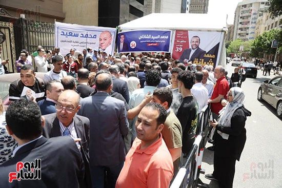 توافد نجوم الصحافة للتسجيل بالجمعية العمومية ومد التسجيل حتى الساعة الثانية