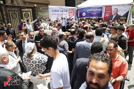 توافد نجوم الصحافة للتسجيل بالجمعية العمومية ومد التسجيل حتى الساعة الثانية