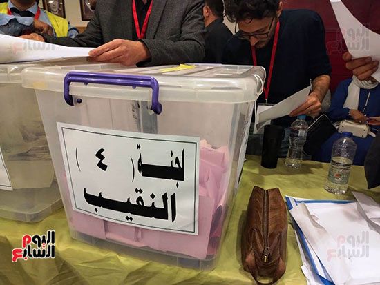 بدء فرز أصوات الاقتراع على مقعد نقيب الصحفيين.. صور