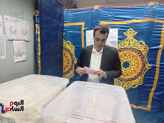 الزميل محمد السيد الشاذلى يدلى بصوته في انتخابات نقابة الصحفيين.. صور