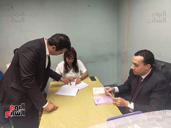 الزميل محمد السيد الشاذلى يدلى بصوته في انتخابات نقابة الصحفيين.. صور