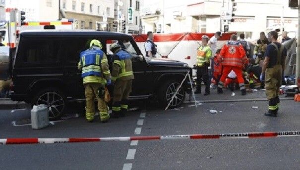إصابة عدة أشخاص إثر اصطدام سيارة بحشد في شتوتغارت الألمانية