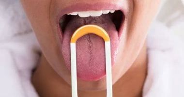 5 تغيرات على اللسان تدل على مشكلات صحية