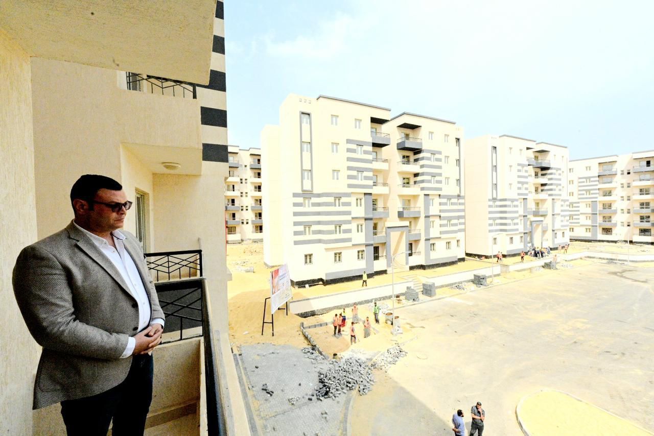 وزير الإسكان يتفقد مشروع "الإسكان الحر" بمدينة السويس الجديدة