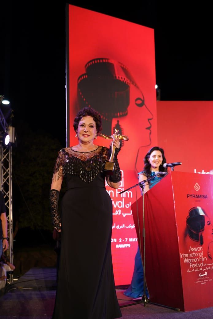 مهرجان أسوان الدولى لأفلام المرأة يفتتح فعالياته بتكريم لبلبة وكندة علوش.. صور