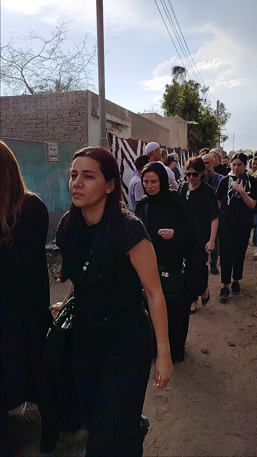 كارول سماحة تودع زوجها الراحل وليد مصطفى في مسقط رأسه بالدقهلية.. صور