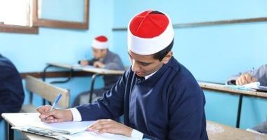 طلاب الصفين الأول والثانى الأزهرى يؤدون امتحاناتهم فى الأحياء والنحو والتوحيد