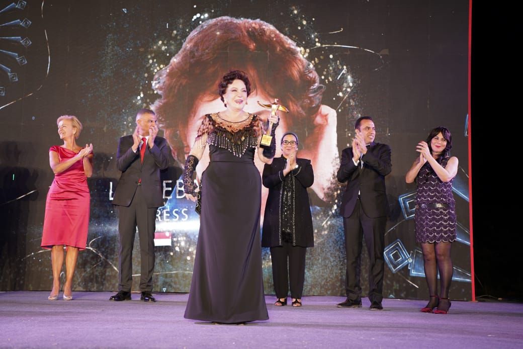 مهرجان أسوان الدولى لأفلام المرأة يفتتح فعالياته بتكريم لبلبة وكندة علوش.. صور