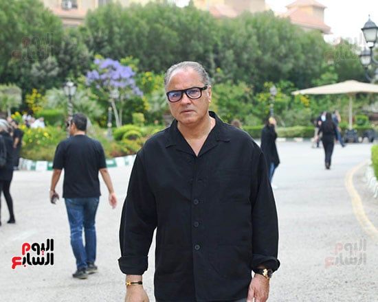 محمد السعدي وأشرف زكي وإلهام شاهين ولميس الحديدي بجنازة وليد مصطفى