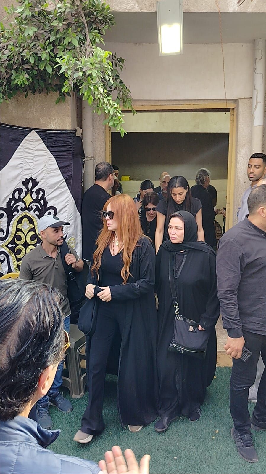 كارول سماحة تودع زوجها الراحل وليد مصطفى في مسقط رأسه بالدقهلية.. صور
