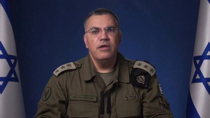الجيش الإسرائيلي زعم استهداف موقع عسكري ومدافع وبنية تحتية لصواريخ في سوريا ليلًا