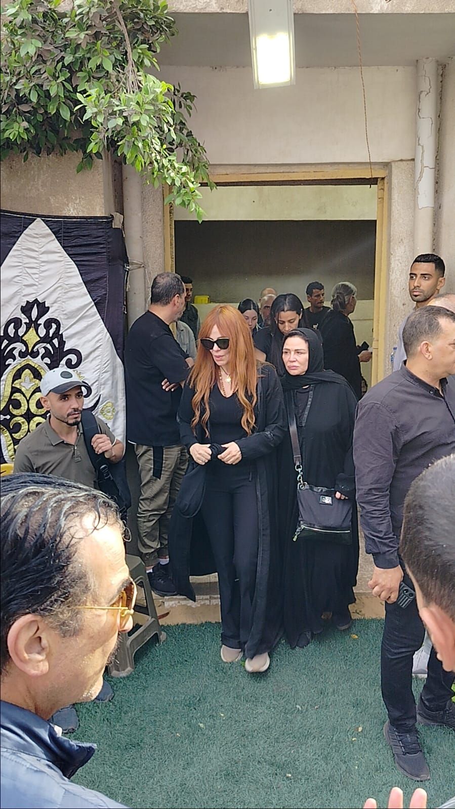 كارول سماحة تودع زوجها الراحل وليد مصطفى في مسقط رأسه بالدقهلية.. صور