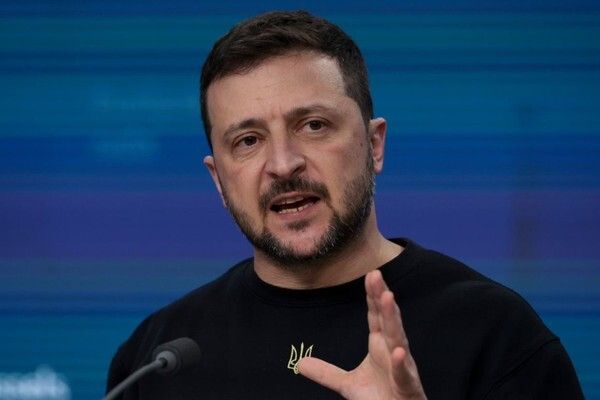زيلينسكي: موسكو مسؤولة عن سلامة قادة العالم الذين سيزورون روسيا لحضور احتفالات يوم النصر