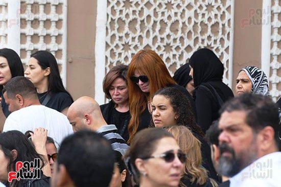 محمد السعدي وأشرف زكي وإلهام شاهين ولميس الحديدي بجنازة وليد مصطفى