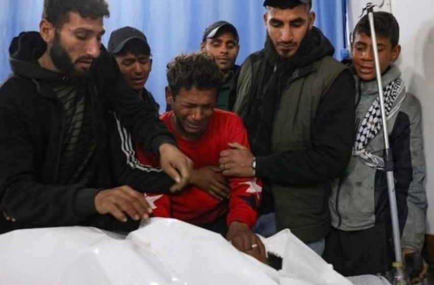 استشهاد ثلاثة فلسطينيين بينهم صياد في اعتداءات الاحتلال الإسرائيلي على قطاع غزة